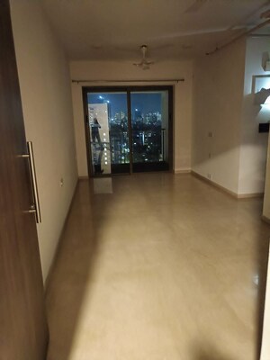 Room in 2 BHK Apartment at Kalpataru Paramount, Kapur Bawdi – for Rent