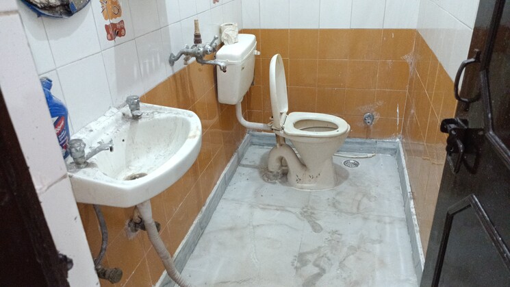 Bathroom, vaishali sector 4 1 Bedroom 560 Sq.Ft. Builder Floor In Vaishali Sector 4 Ghaziabad 9353945