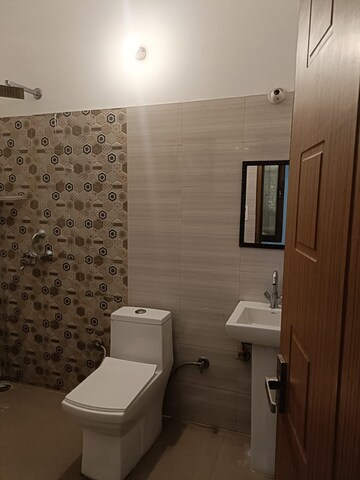 Bathroom in 2 BHK Independent House at JakhaN-Rajpur Road – for Rent