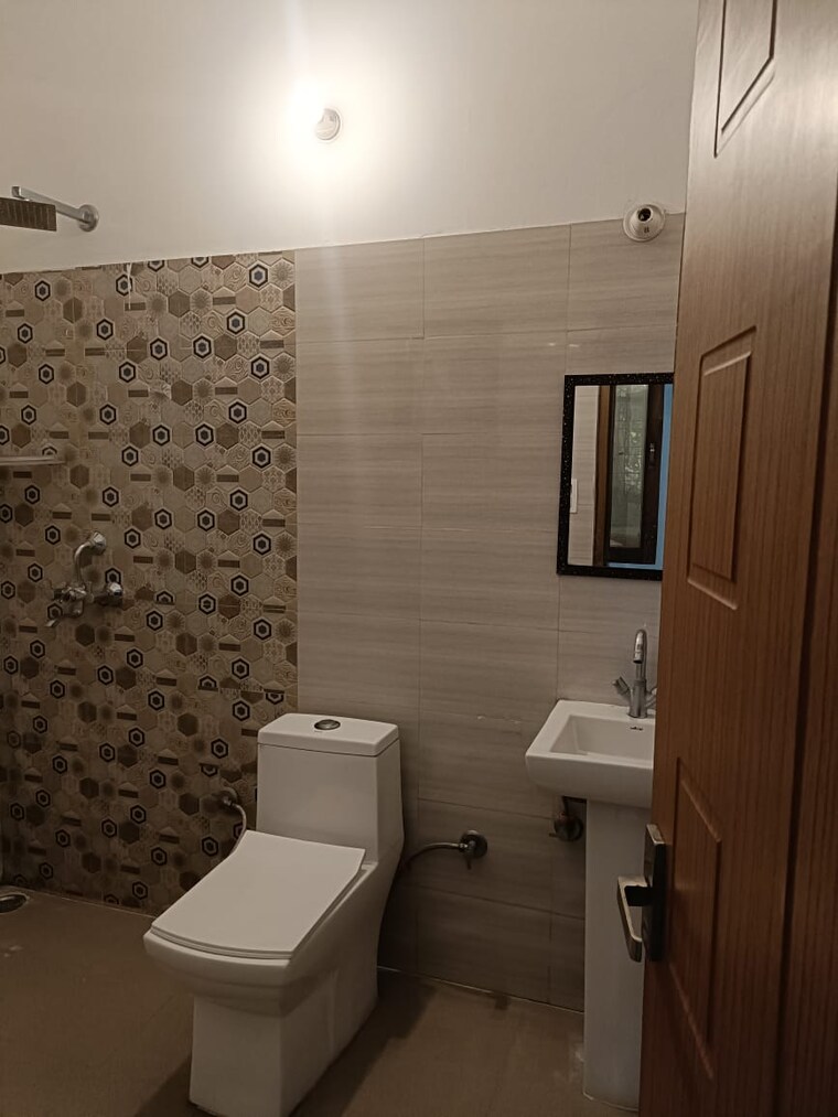 Bathroom, jakhan rajpur road 2 Bedroom 1600 Sq.Ft. Independent House In JakhaN Rajpur Road Dehradun 9354102