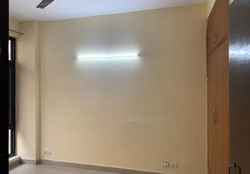Room in 3 BHK Apartment at Vip Road – for Rent