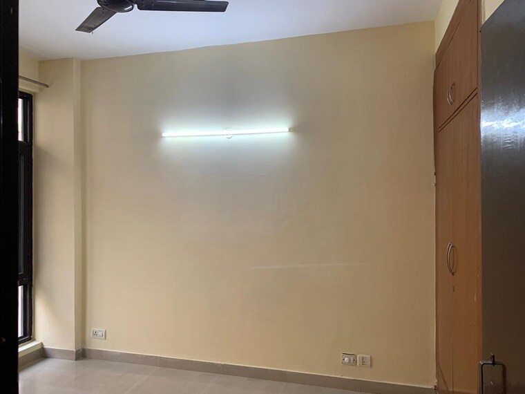 Room, vip road 3 Bedroom 1350 Sq.Ft. Apartment In Vip Road Zirakpur 9354232