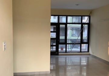 Room in 3 BHK Apartment at Vip Road – for Rent
