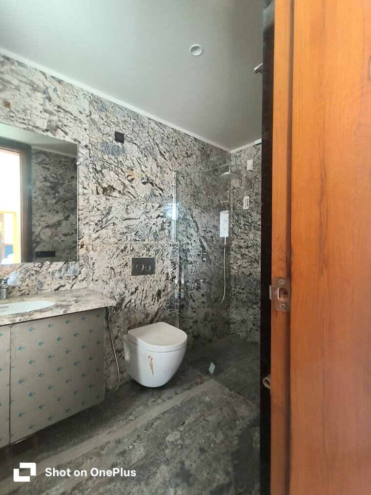 Bathroom, palam-vihar-residents-association 3 Bedroom 312 Sq.Yd. Builder Floor In Palam Vihar Gurgaon 9354255