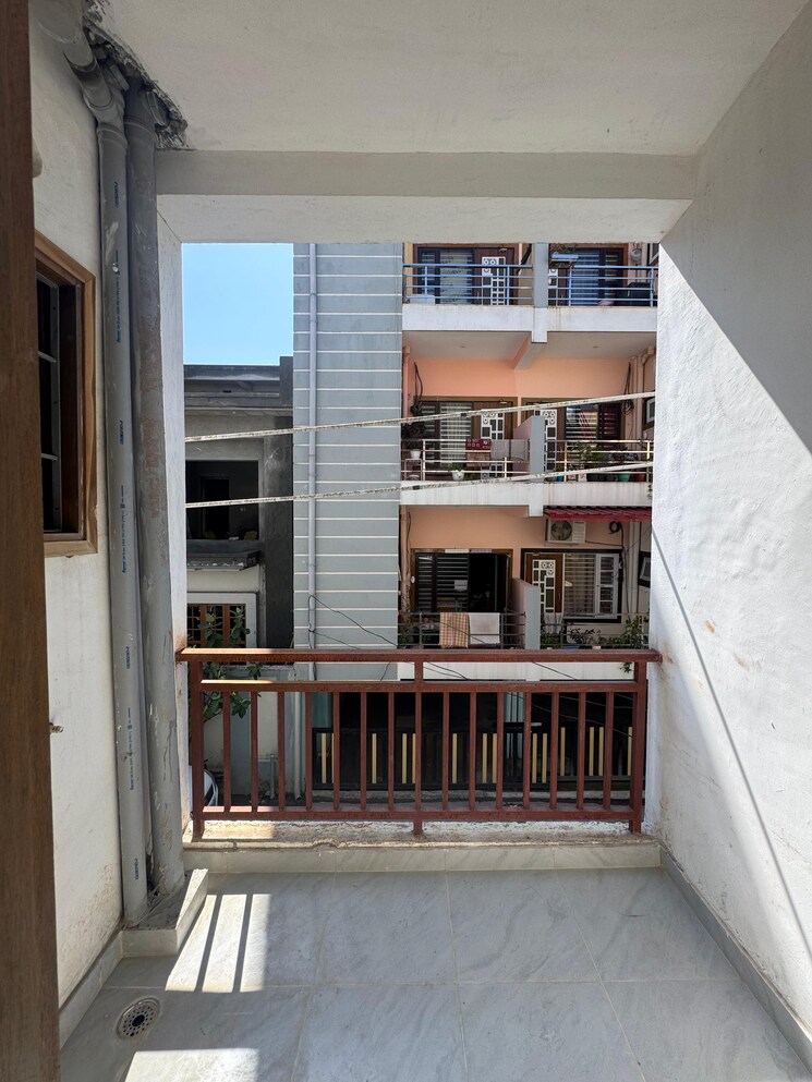 Balcony, sahastradhara road 4 Bedroom 103 Sq.Yd. Villa In Sahastradhara Road Dehradun 9354334