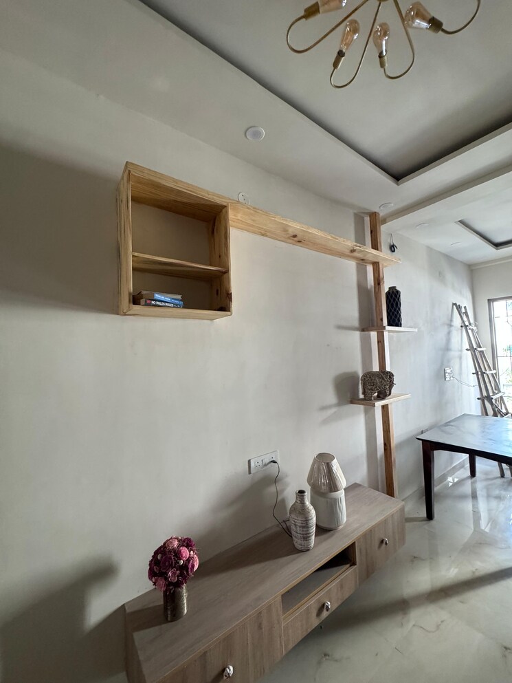 Room, sahastradhara road 4 Bedroom 103 Sq.Yd. Villa In Sahastradhara Road Dehradun 9354334