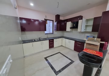 Kitchen in 3 BHK Builder Floor at M3M Atrium, Sector 57 – for Rent
