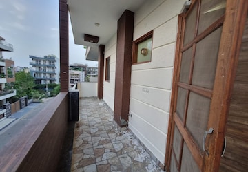 Balcony in 3 BHK Builder Floor at M3M Atrium, Sector 57 – for Rent