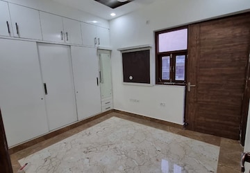Room in 3 BHK Builder Floor at M3M Atrium, Sector 57 – for Rent