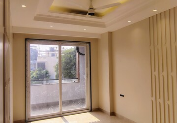 Bedroom in 3 BHK Builder Floor at M3M Atrium, Sector 57 – for Rent