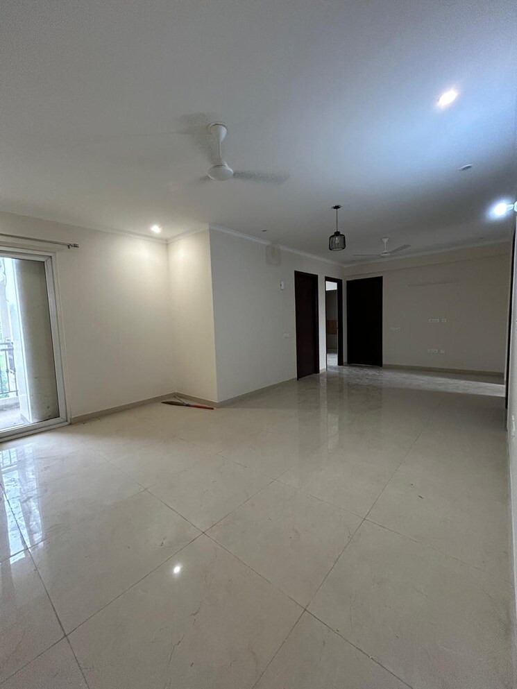 Room, affinity-greens 4 Bedroom 1900 Sq.Ft. Apartment In International Airport Road Zirakpur 9354534