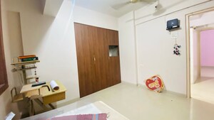 Room in 1 BHK Apartment at Thane West – for Sale
