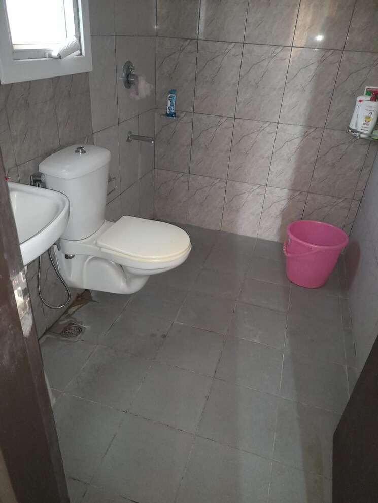 Bathroom, prestige-park-view 3 Bedroom 2023 Sq.Ft. Apartment In Whitefield Bangalore 9354547