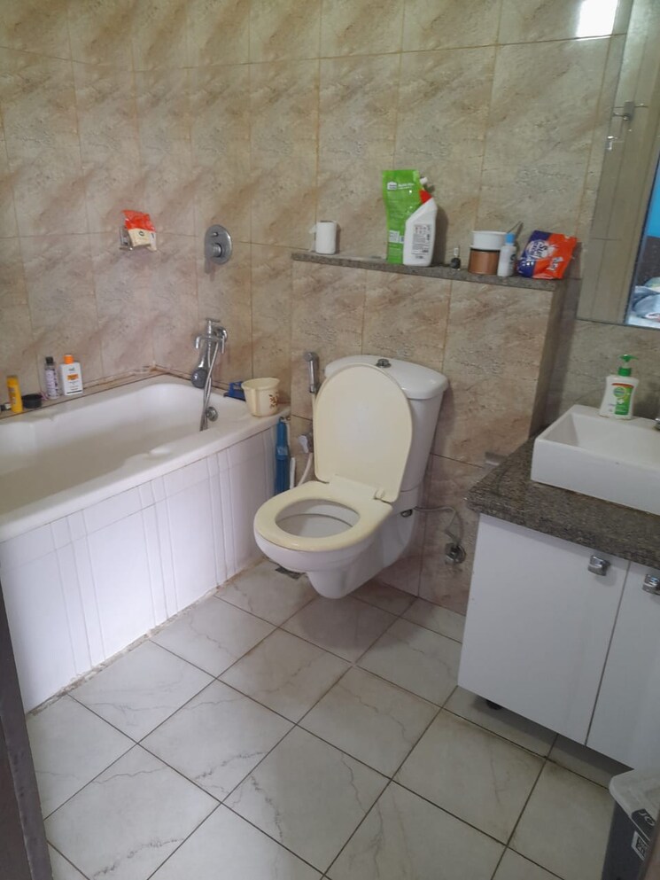 Bathroom, prestige-park-view 3 Bedroom 2023 Sq.Ft. Apartment In Whitefield Bangalore 9354547