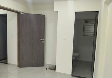 Room in 1 BHK Apartment at Shree Krushna Tower, Mulund West – for Rent