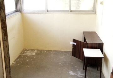 Room in 1 RK Apartment at Samarth Nagar Building, Sion – for Sale