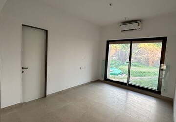Room in 3 BHK Apartment at Kanakia Silicon Valley, Powai – for Rent
