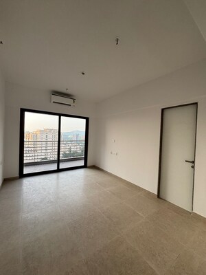 Room in 3 BHK Apartment at Kanakia Silicon Valley, Powai – for Rent