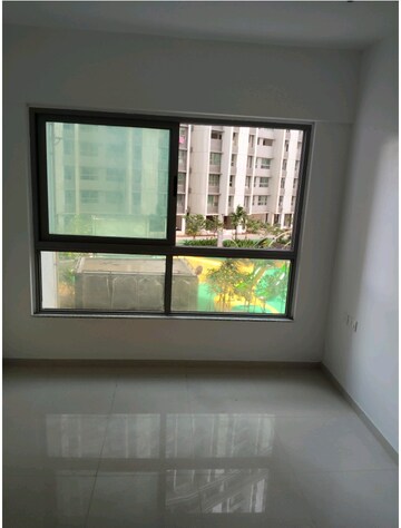 2 BHK Apartment For Sale in Kalpataru Immensa, Kolshet Road