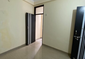 Room in 3 BHK Builder Floor at Sector 73 – for Sale