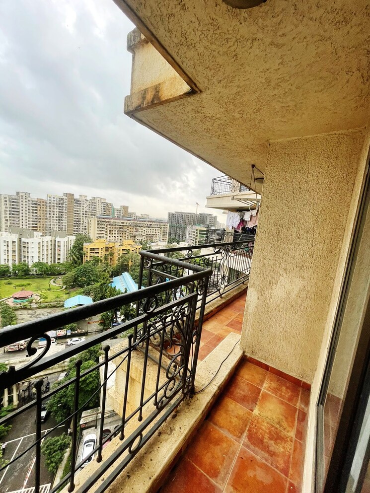 Balcony, lake-primrose 3 Bedroom 1500 Sq.Ft. Apartment In Powai Mumbai 9354959