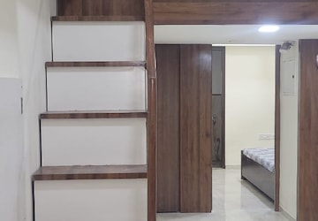 Room in 1.5 BHK Apartment at Lodha Amara, Kolshet Road – for Rent