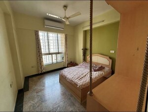 Room in 2 BHK Apartment at Hiranandani Mayflower, Ghodbunder Road – for Rent