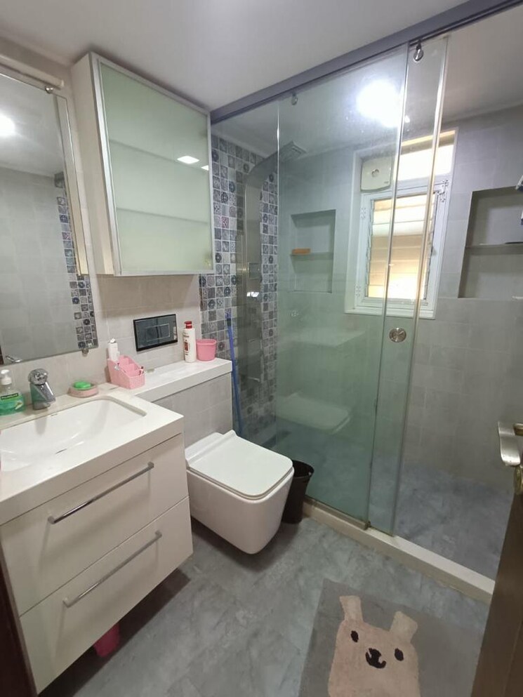 Bathroom, ekta-lake-lucerne 4 Bedroom 2400 Sq.Ft. Apartment In Powai Mumbai 9355214