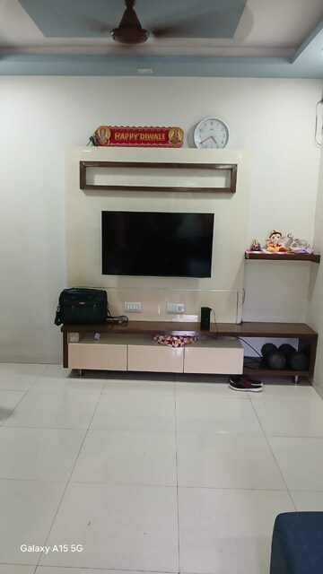 2 BHK Apartment For Rent in Evershine Millennium Paradise, Kandivali East