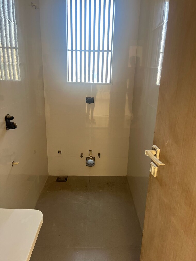 Bathroom, dadar west 3 Bedroom 945 Sq.Ft. Apartment In Dadar West Mumbai 9355300