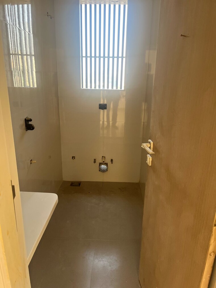 Bathroom, dadar west 3 Bedroom 945 Sq.Ft. Apartment In Dadar West Mumbai 9355300