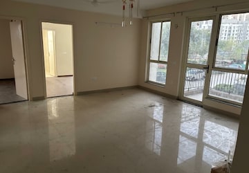Room in 2.5 BHK Apartment at Imperia Esfera, Sector 37c – for Rent