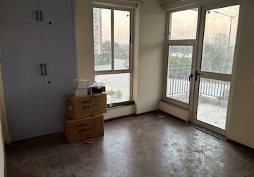 Room in 2.5 BHK Apartment at Imperia Esfera, Sector 37c – for Rent