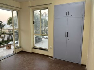 Room in 2.5 BHK Apartment at Imperia Esfera, Sector 37c – for Rent