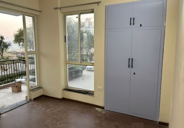Room in 2.5 BHK Apartment at Imperia Esfera, Sector 37c – for Rent