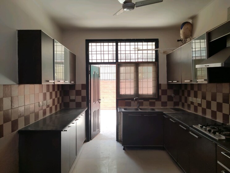Kitchen, south city 2 2.5 Bedroom 2160 Sq.Ft. Builder Floor In South City 2 Gurgaon 9355394