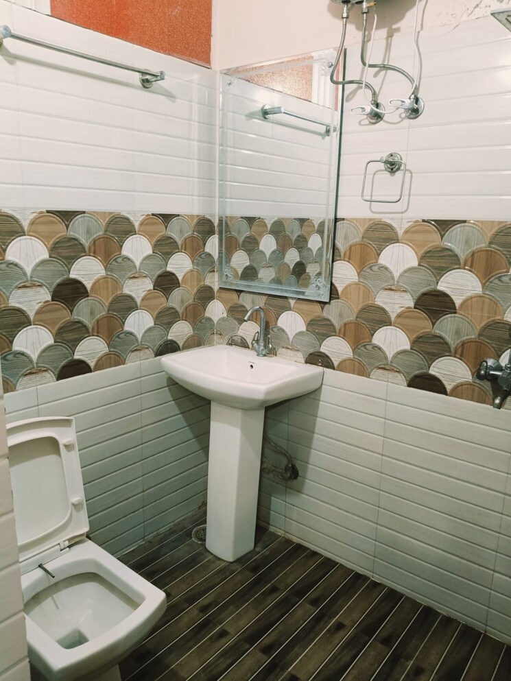 Bathroom, dhakoli 2 Bedroom 900 Sq.Ft. Apartment In Dhakoli Zirakpur 9355370