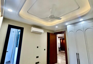 Building Lobby in 4 BHK Builder Floor at Central Park 3 Flower Valley, Sohna Sector 33 – for Sale