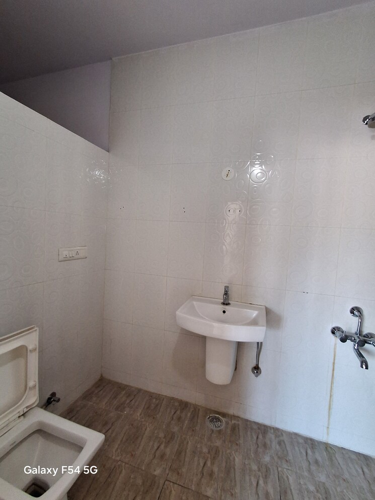 Bathroom, sanjay nagar 3 Bedroom 1750 Sq.Ft. Apartment In Sanjay Nagar Bangalore 9355425