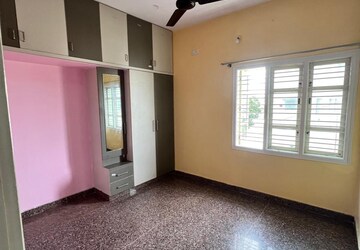 Room in 2 BHK Builder Floor at Nri Layout – for Rent