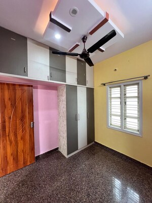 Room in 2 BHK Builder Floor at Nri Layout – for Rent