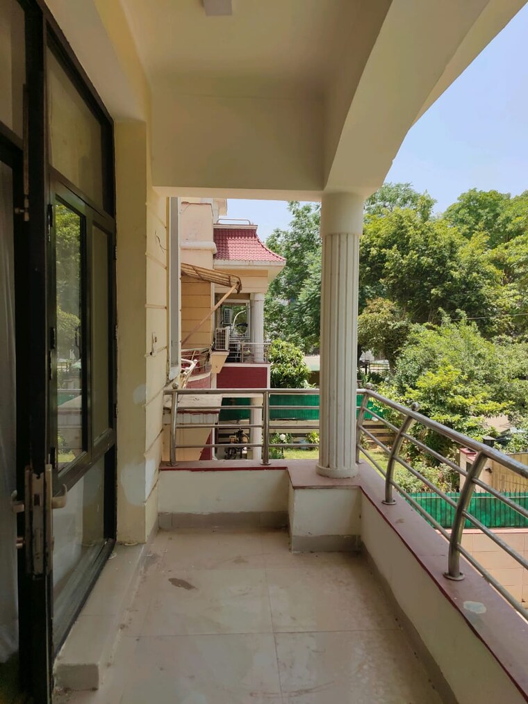 Balcony, sector 57 5 Bedroom 2700 Sq.Ft. Villa In Sector 57 Gurgaon 9355423