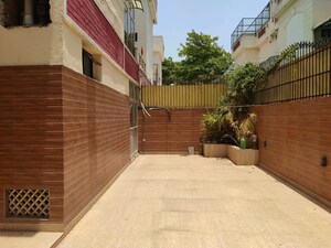 Balcony in 5 BHK Villa at Sector 57 – for Sale