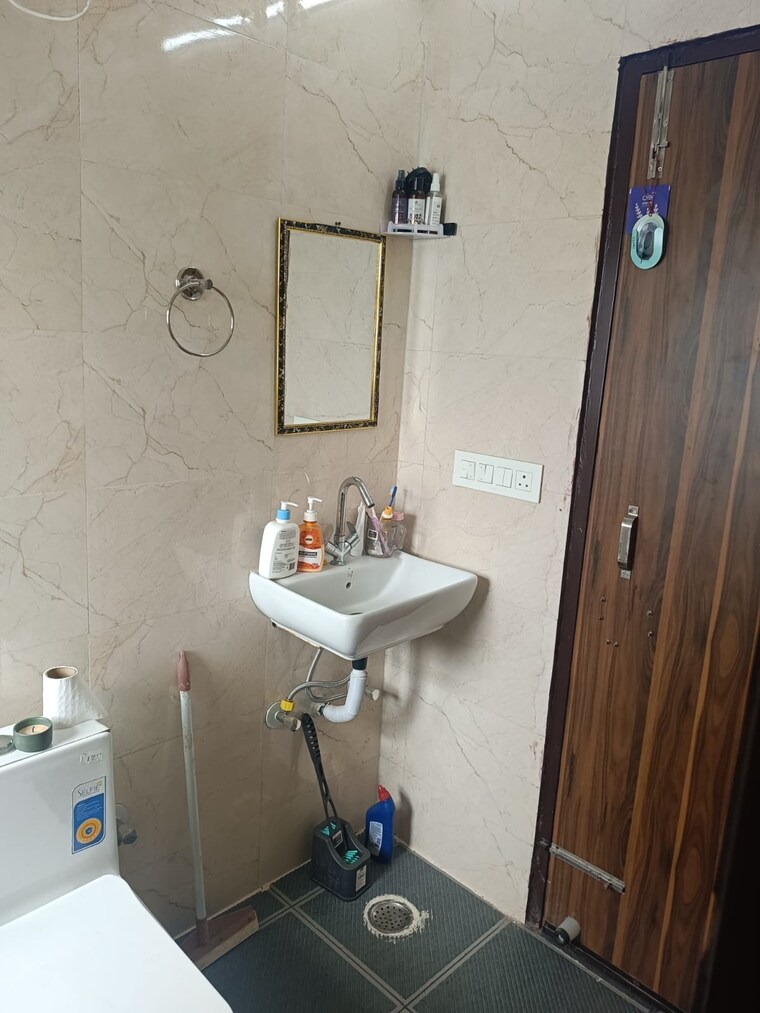 Bathroom, sector 21 2 Bedroom 1500 Sq.Ft. Builder Floor In Sector 21 Gurgaon 9355536