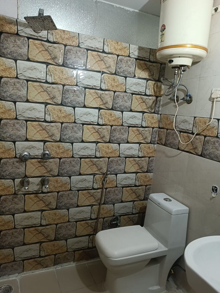 Bathroom, sector 21 2 Bedroom 1500 Sq.Ft. Builder Floor In Sector 21 Gurgaon 9355536