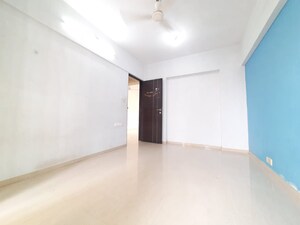 Room in 4 BHK Apartment at Wadhwa TW Gardens, Kandivali East – for Rent