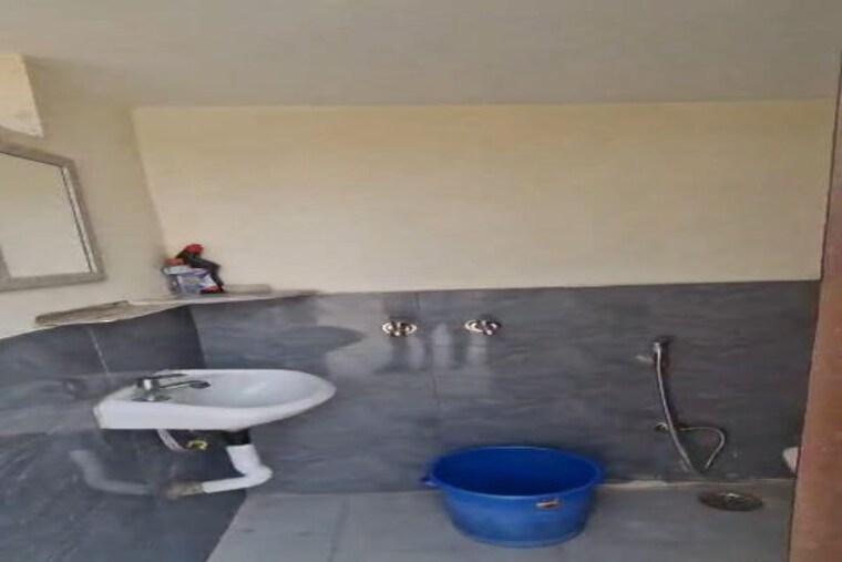 Bathroom, old rajinder nagar 1 RK 300 Sq.Ft. Builder Floor In Old Rajinder Nagar Delhi 9355580