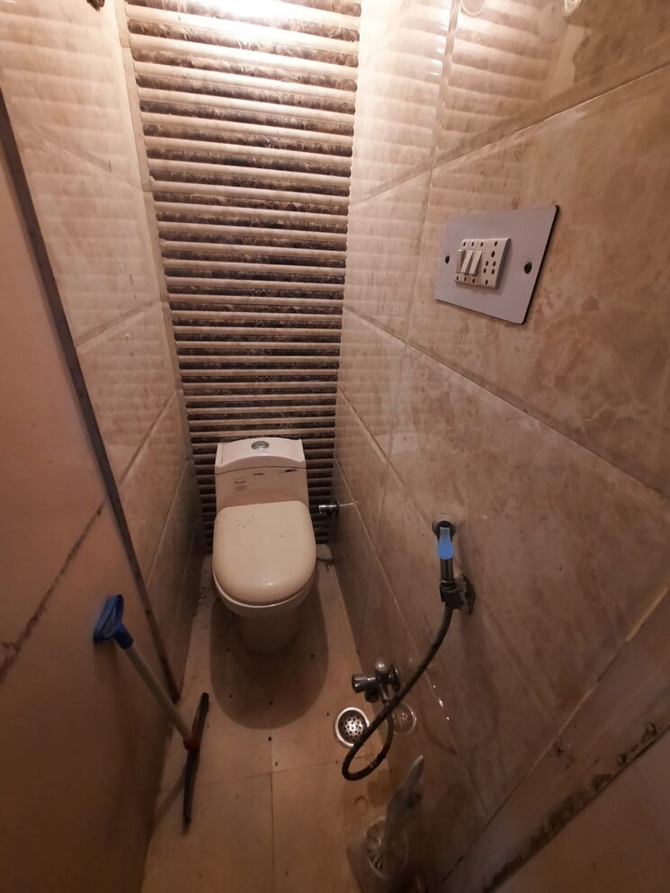 Bathroom, malviya nagar 2 Bedroom 900 Sq.Ft. Builder Floor In Malviya Nagar Delhi 9355608