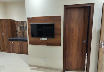 Room in 3 BHK Apartment at Trishla City, Patiala Road – for Rent