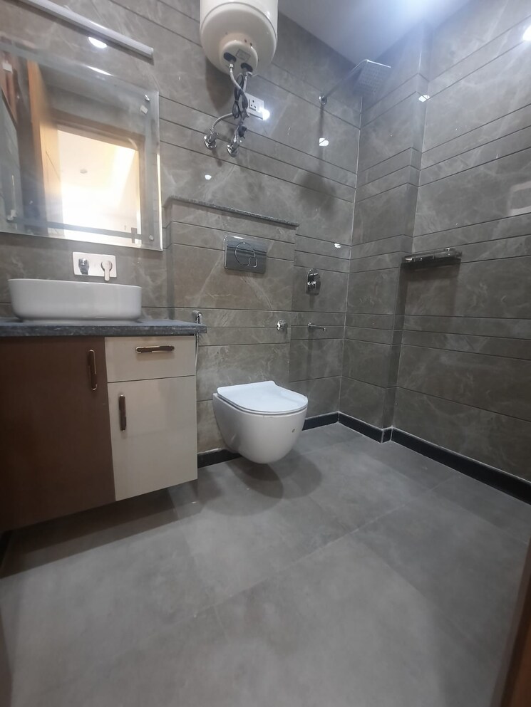 Bathroom, malviya nagar 2 Bedroom 900 Sq.Ft. Builder Floor In Malviya Nagar Delhi 9355636